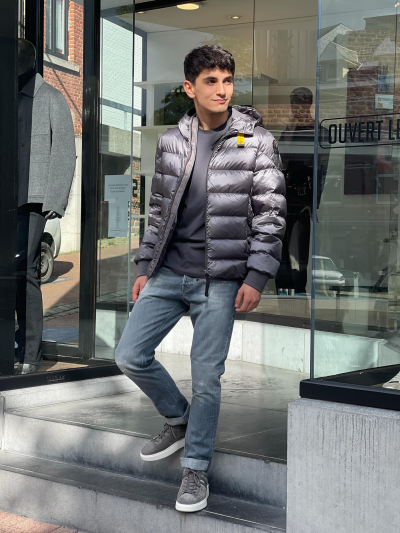 La PHARRELL le modèle incontournable de chez « @parajumpers » pour cet automne-hiver 🔔 #parajumpers #parajumperspharrell #dondup #hogan...