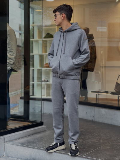 Ensemble de saison de chez « @moncler » #moncler #goldengoose #brandlover #multıbrandstore #cityofspa #aufuseauspa